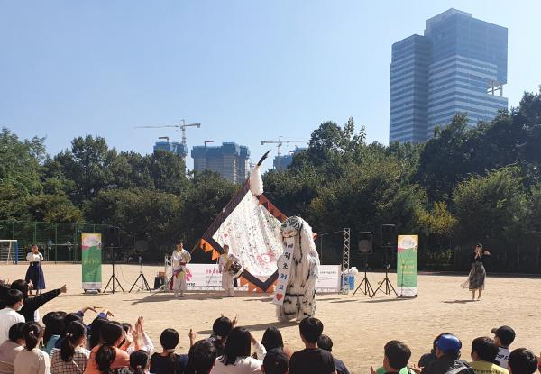 '연희집단 하다'의 신명나는 풍물공연